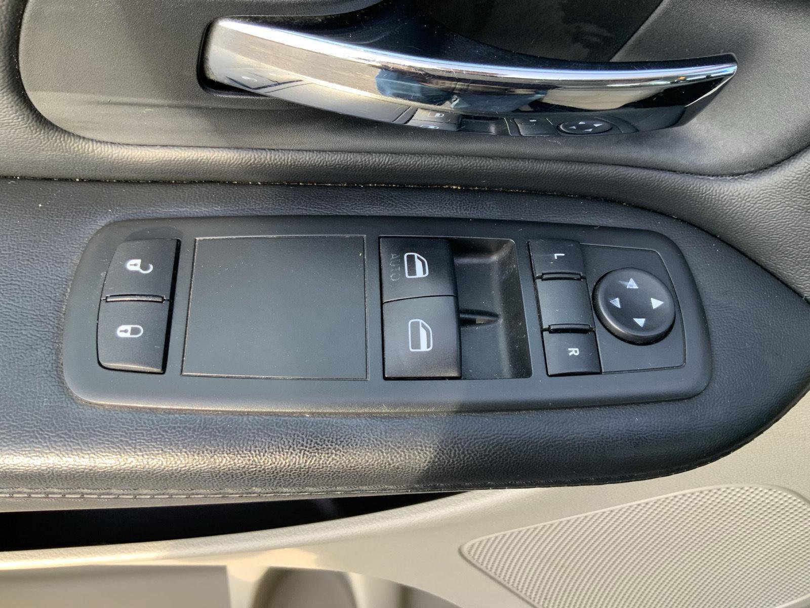 Used 2015 Dodge Grand Caravan American Value Package w/ UConnect Hands-Free Group image 21