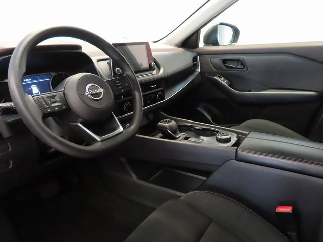 Used 2023 Nissan Rogue S image 4