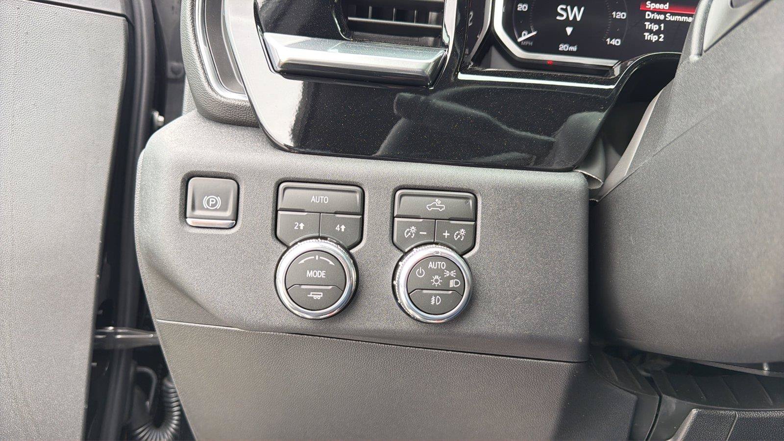 New 2026 GMC Sierra 1500 Elevation w/ LPO, Elevation Black Package AWD/4WD image 15