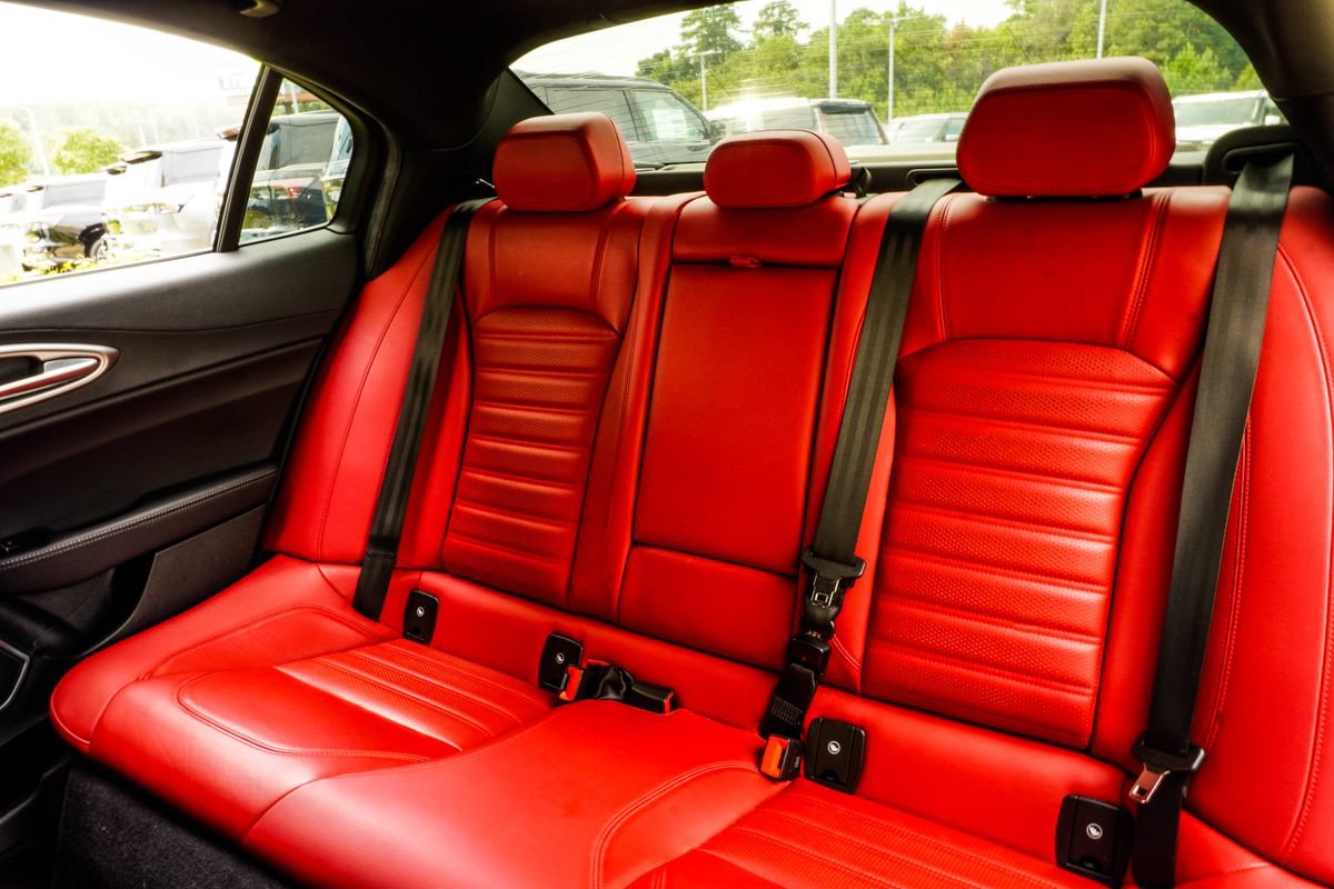 Used 2022 Alfa Romeo Giulia Veloce RWD image 41