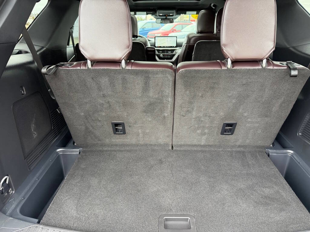 Used 2025 Ford Explorer Platinum w/ LUX Leather Package image 43
