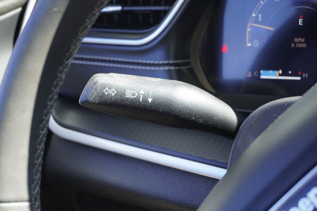 Used 2024 Jeep Grand Cherokee Laredo image 17