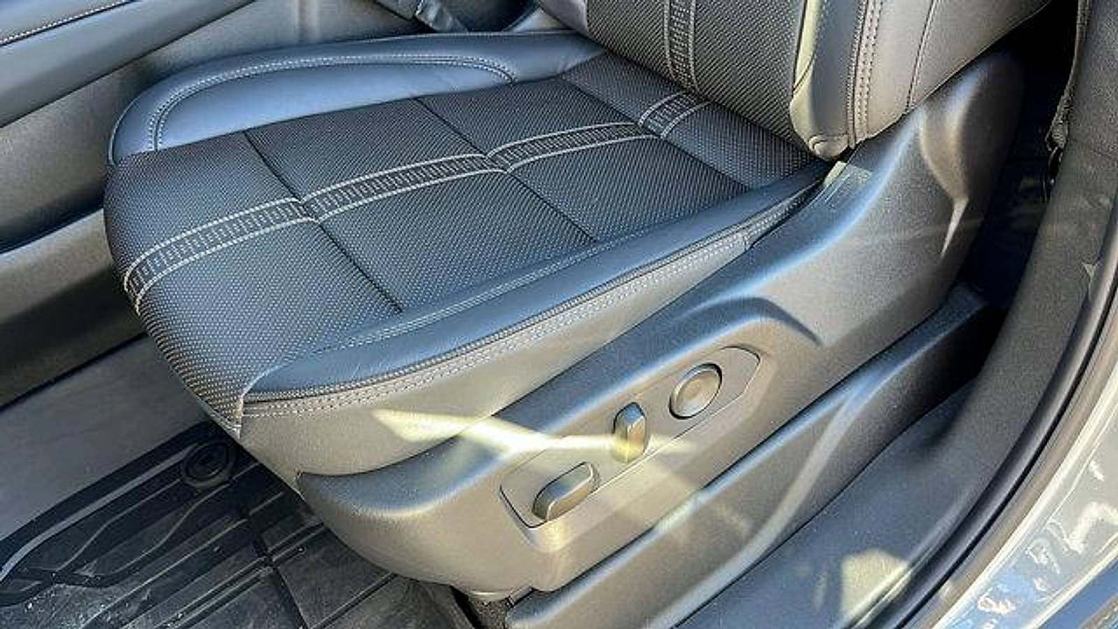 New 2026 Chevrolet Suburban High Country image 24