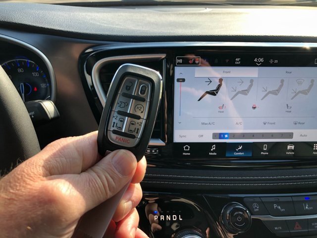 New 2026 Chrysler Pacifica Select image 8