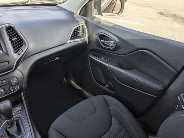 Used 2019 Jeep Cherokee Latitude w/ Popular Appearance Group FWD image 19