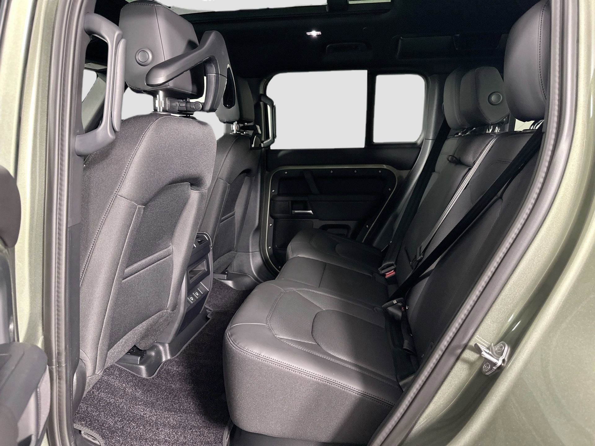 Certified 2025 Land Rover Defender 110 S image 17