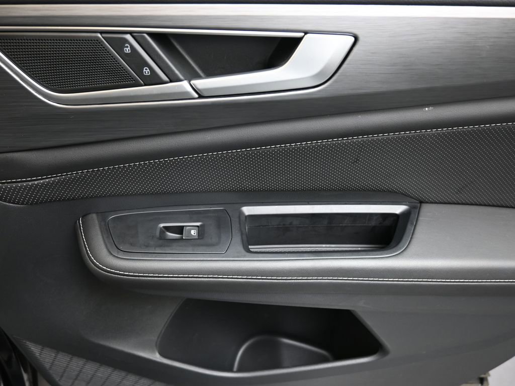 Certified 2025 Volkswagen Atlas Cross Sport SE image 11