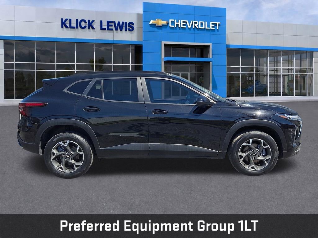Used 2025 Chevrolet Trax LT w/ Driver Confidence Package FWD image 9