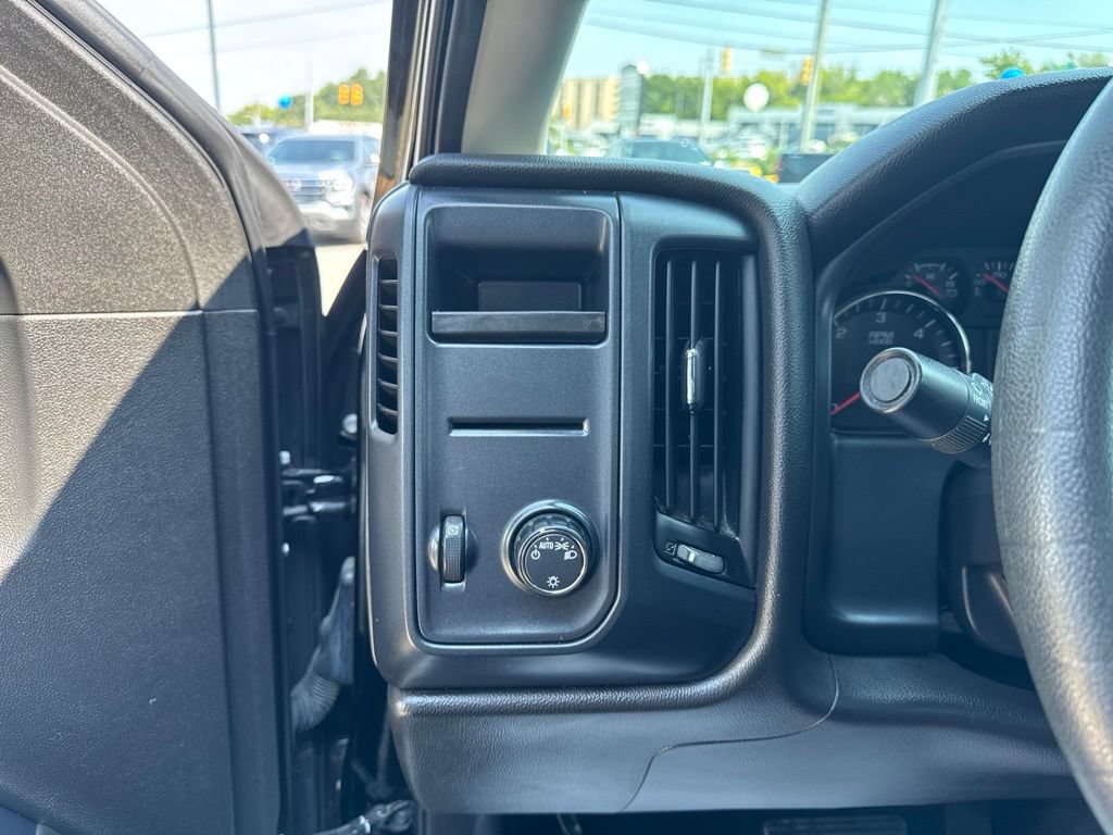 Used 2018 Chevrolet Silverado 1500 Custom w/ Custom Value Package AWD/4WD image 12