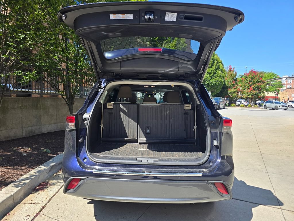 Used 2021 Toyota Highlander Limited AWD/4WD image 7
