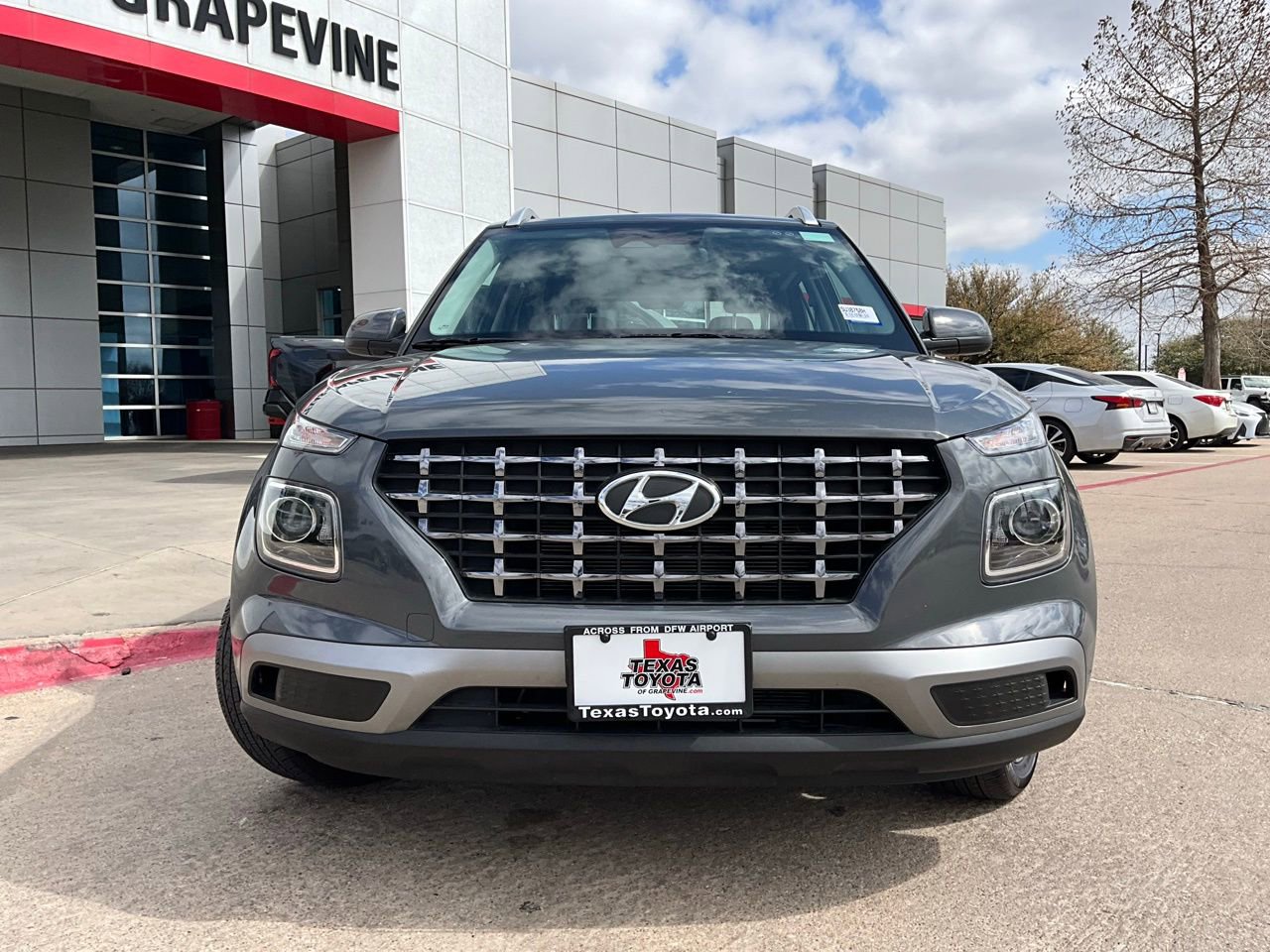 Used 2025 Hyundai Venue SEL image 3