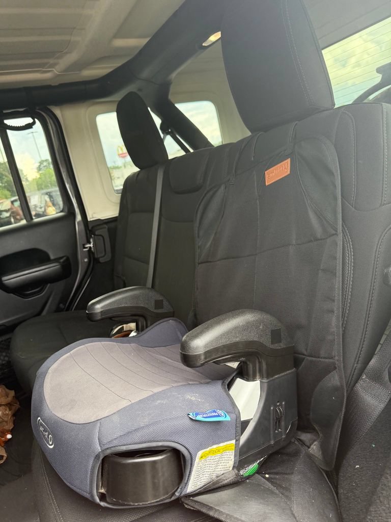 Used 2018 Jeep Wrangler Unlimited Sport S AWD/4WD image 15