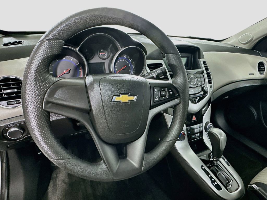 Used 2016 Chevrolet Cruze LS FWD image 11