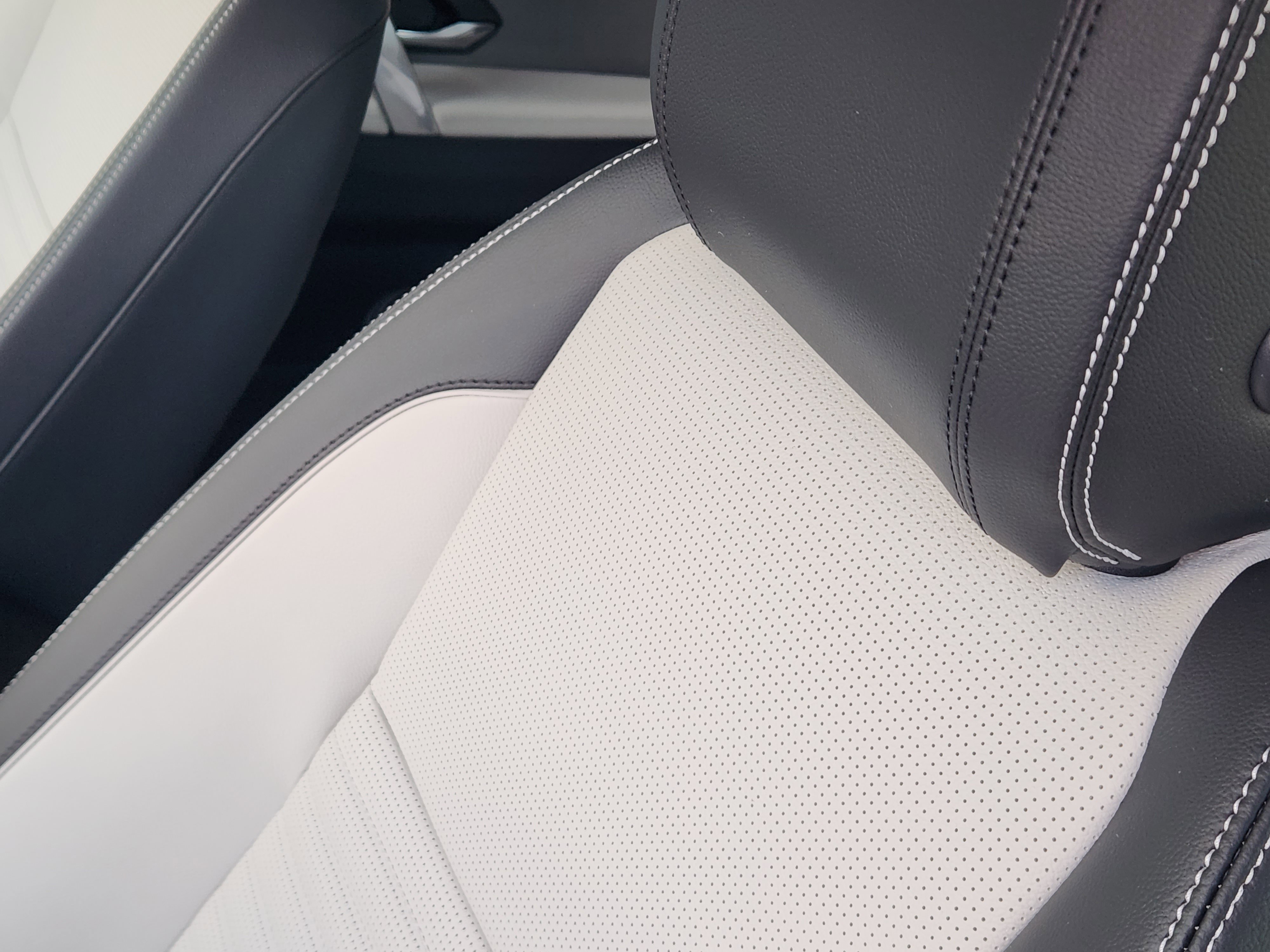 New 2025 Land Rover Discovery Sport Dynamic SE image 15