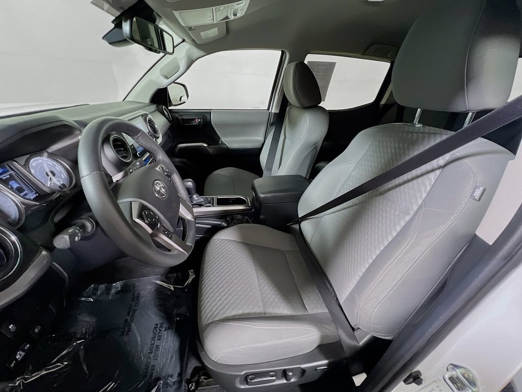Certified 2022 Toyota Tacoma SR5 AWD/4WD image 18
