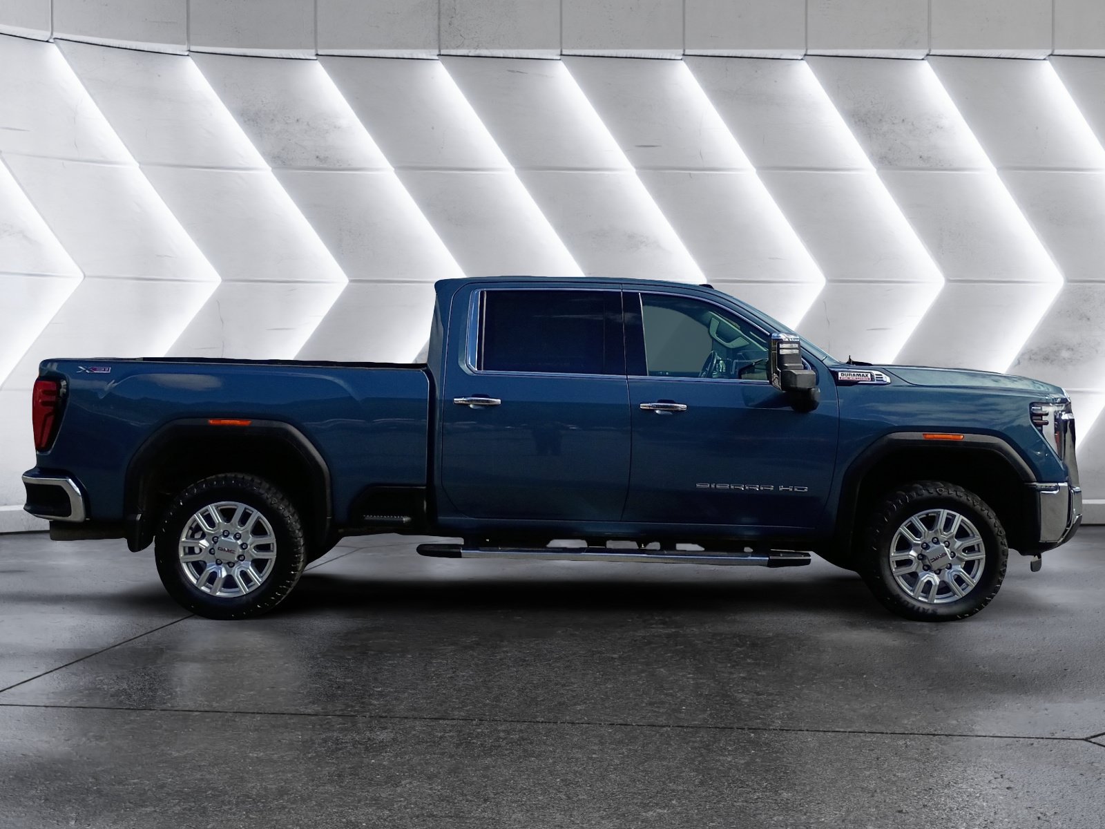 Used 2024 GMC Sierra 2500 SLT w/ SLT Premium Package AWD/4WD image 8
