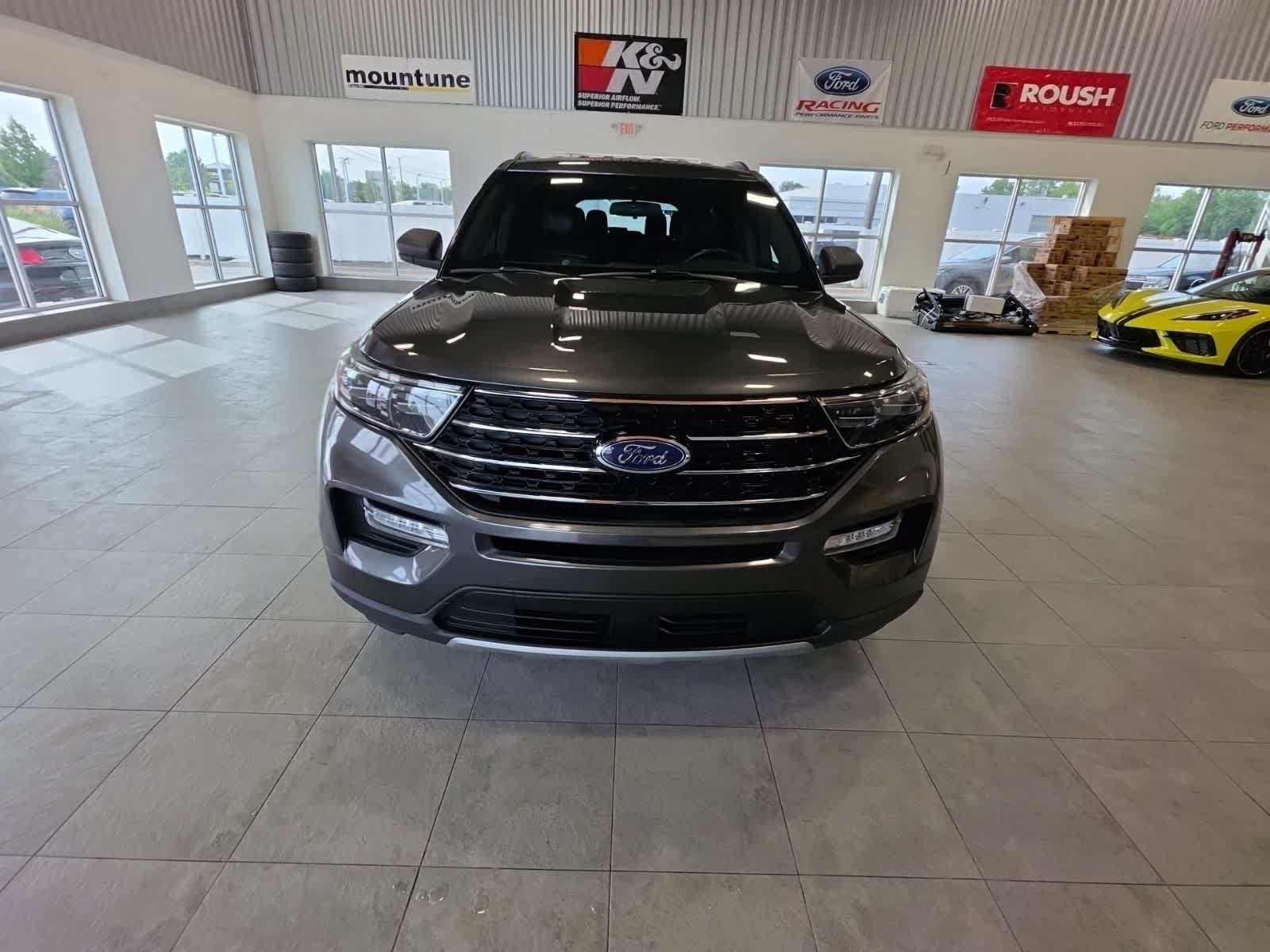 Used 2020 Ford Explorer XLT w/ Equipment Group 202A AWD/4WD image 3