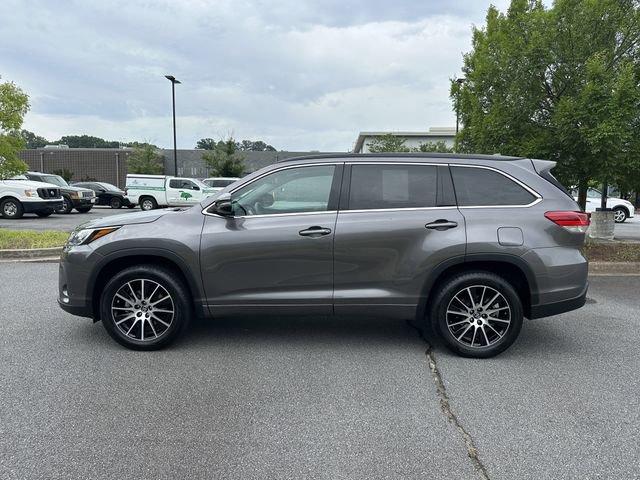 Used 2018 Toyota Highlander SE FWD image 6