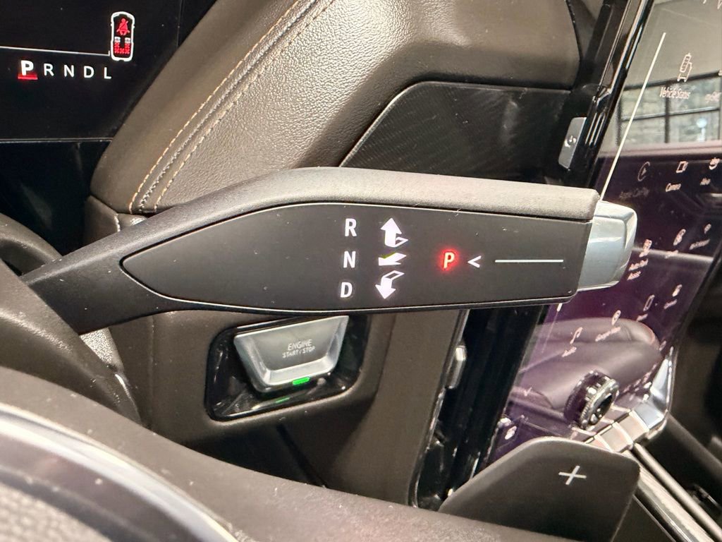 Used 2025 GMC Yukon XL AT4 w/ AT4 Premium Package AWD/4WD image 32