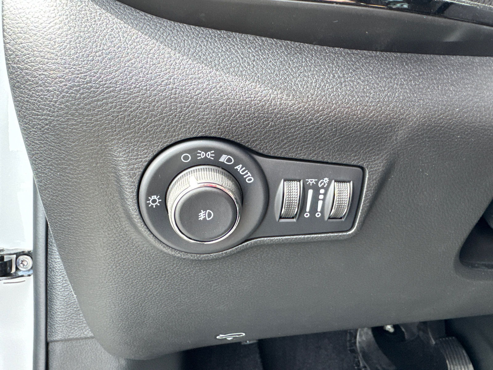 New 2026 Jeep Compass Latitude AWD/4WD image 15