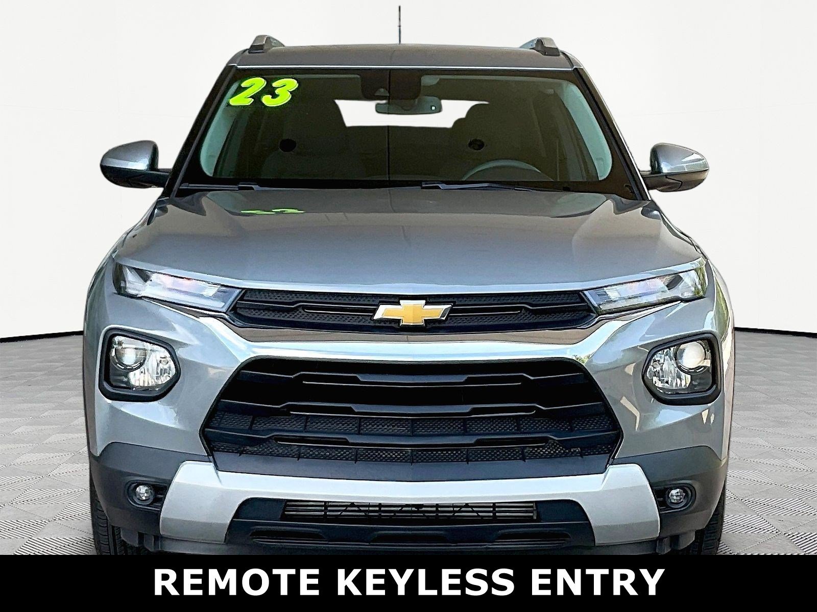 Used 2023 Chevrolet TrailBlazer LT w/ Convenience Package AWD/4WD image 2