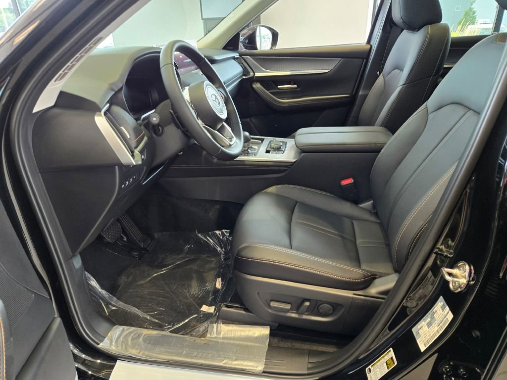 New 2025 MAZDA CX-70 Plug-In Hybrid w/ Premium Pkg image 16