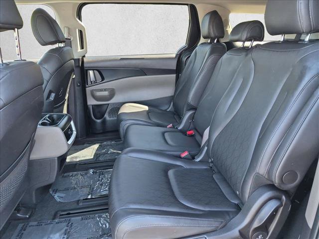 Used 2026 Kia Carnival LXS FWD image 19