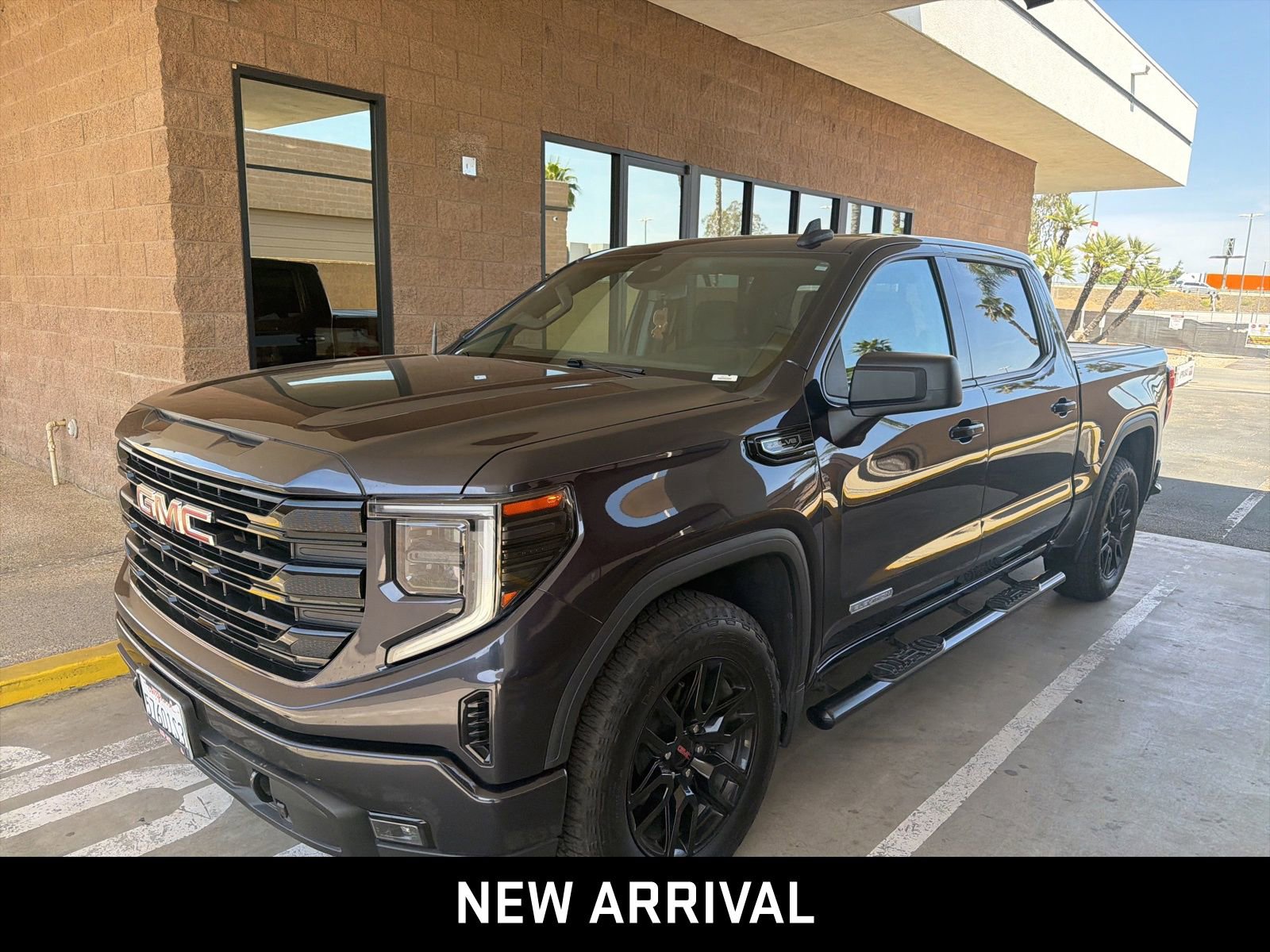 Certified 2022 GMC Sierra 1500 Elevation RWD image 1