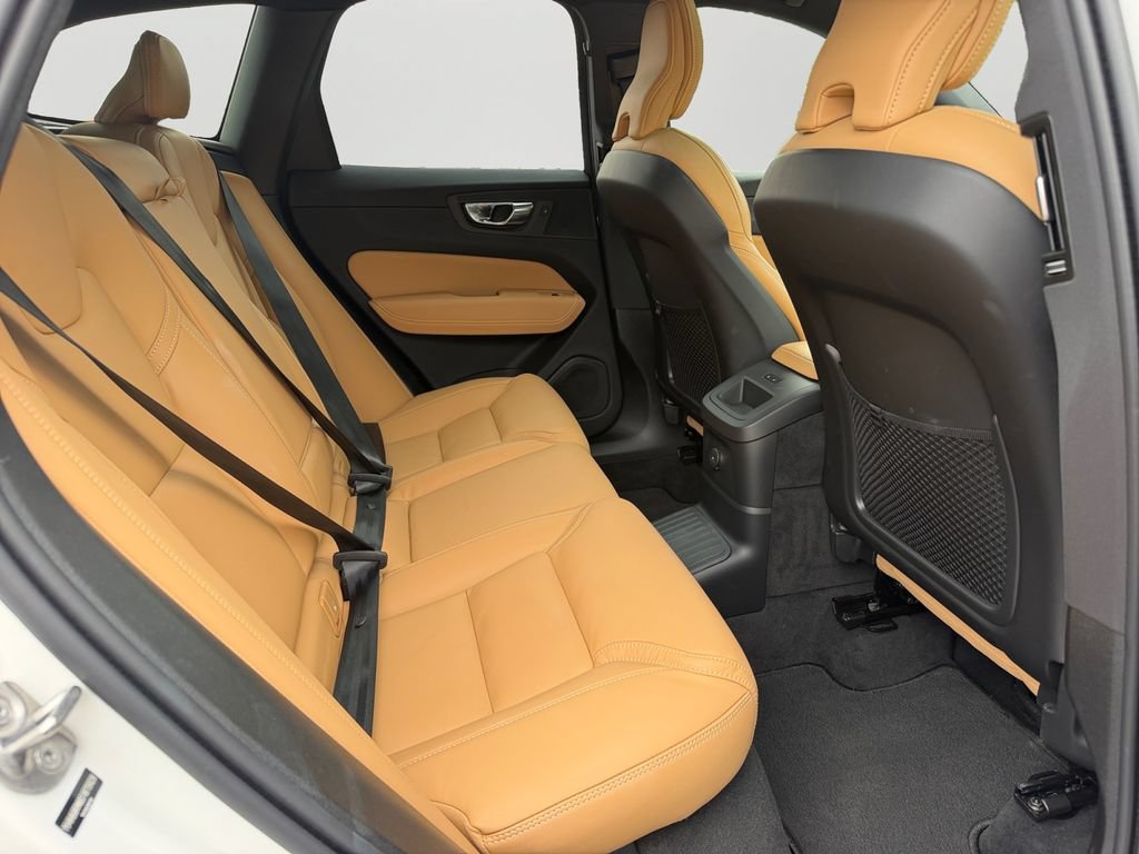 Certified 2025 Volvo XC60 T8 Ultra w/ Climate Package AWD/4WD image 9
