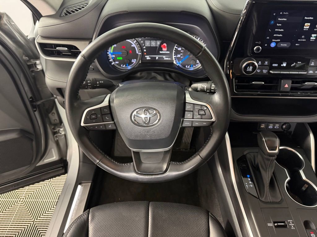 Used 2023 Toyota Highlander LE image 14
