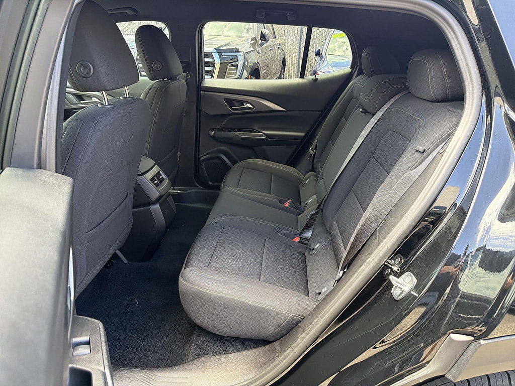Used 2025 Chevrolet Equinox EV LT FWD image 23