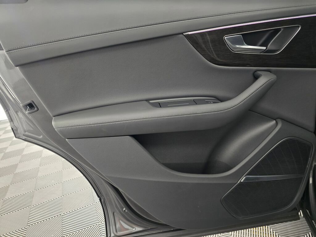 Used 2023 Audi Q7 3.0T Prestige image 19