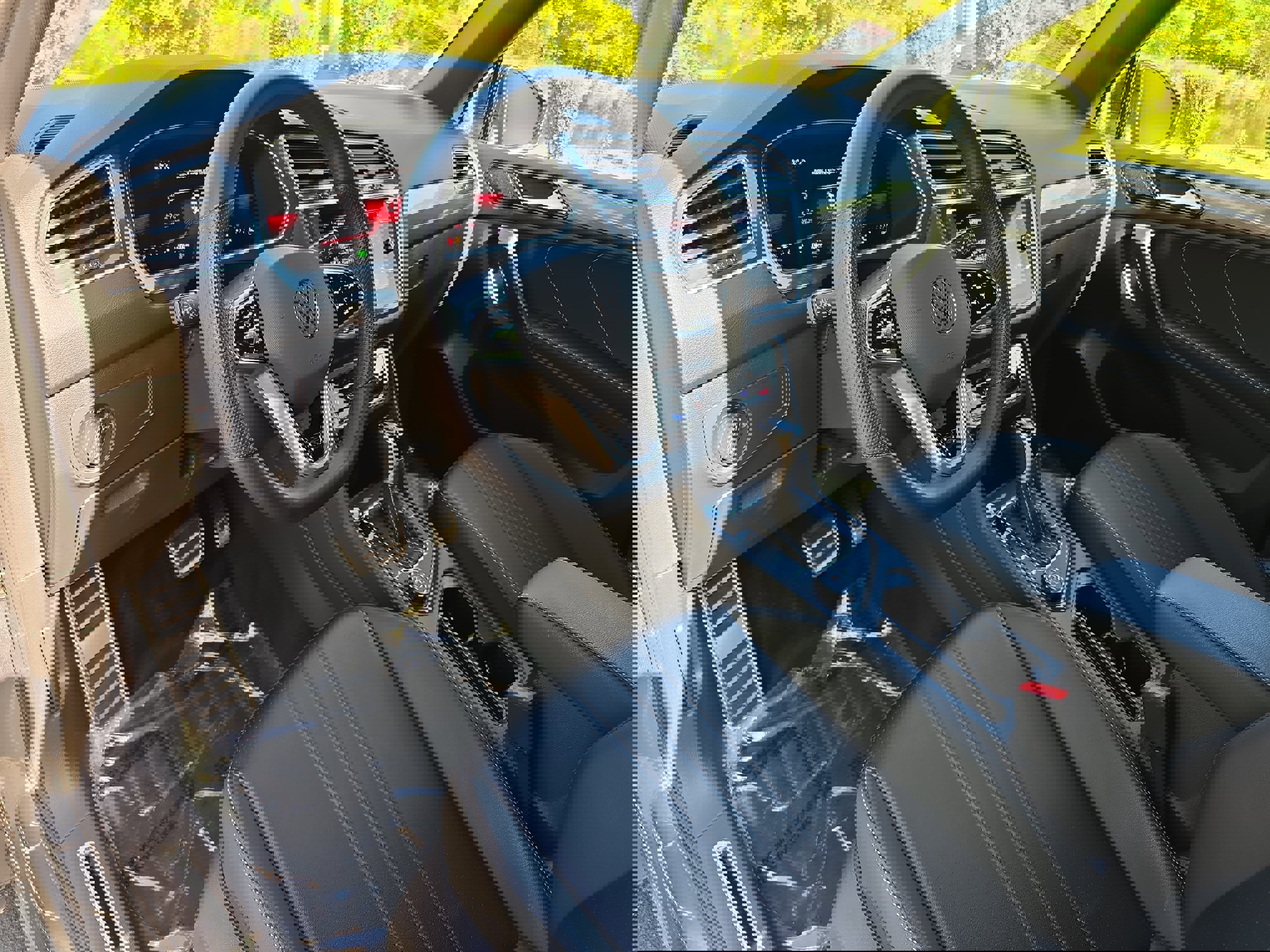 Used 2024 Volkswagen Tiguan SE R-Line image 16