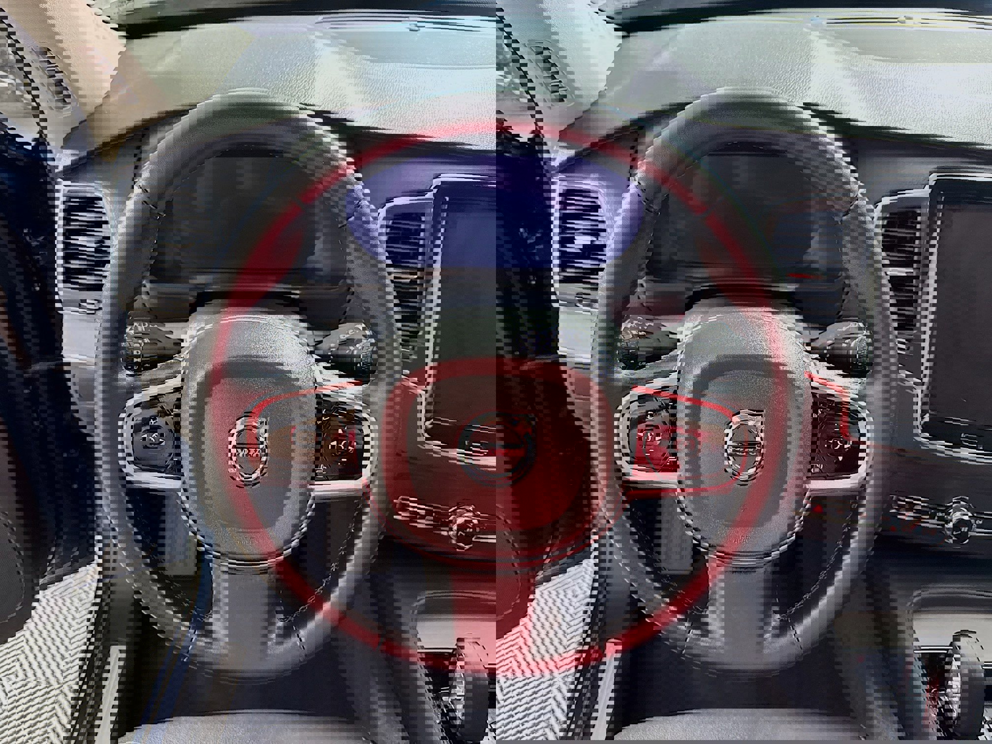 Used 2025 Volvo XC90 B5 Core image 15