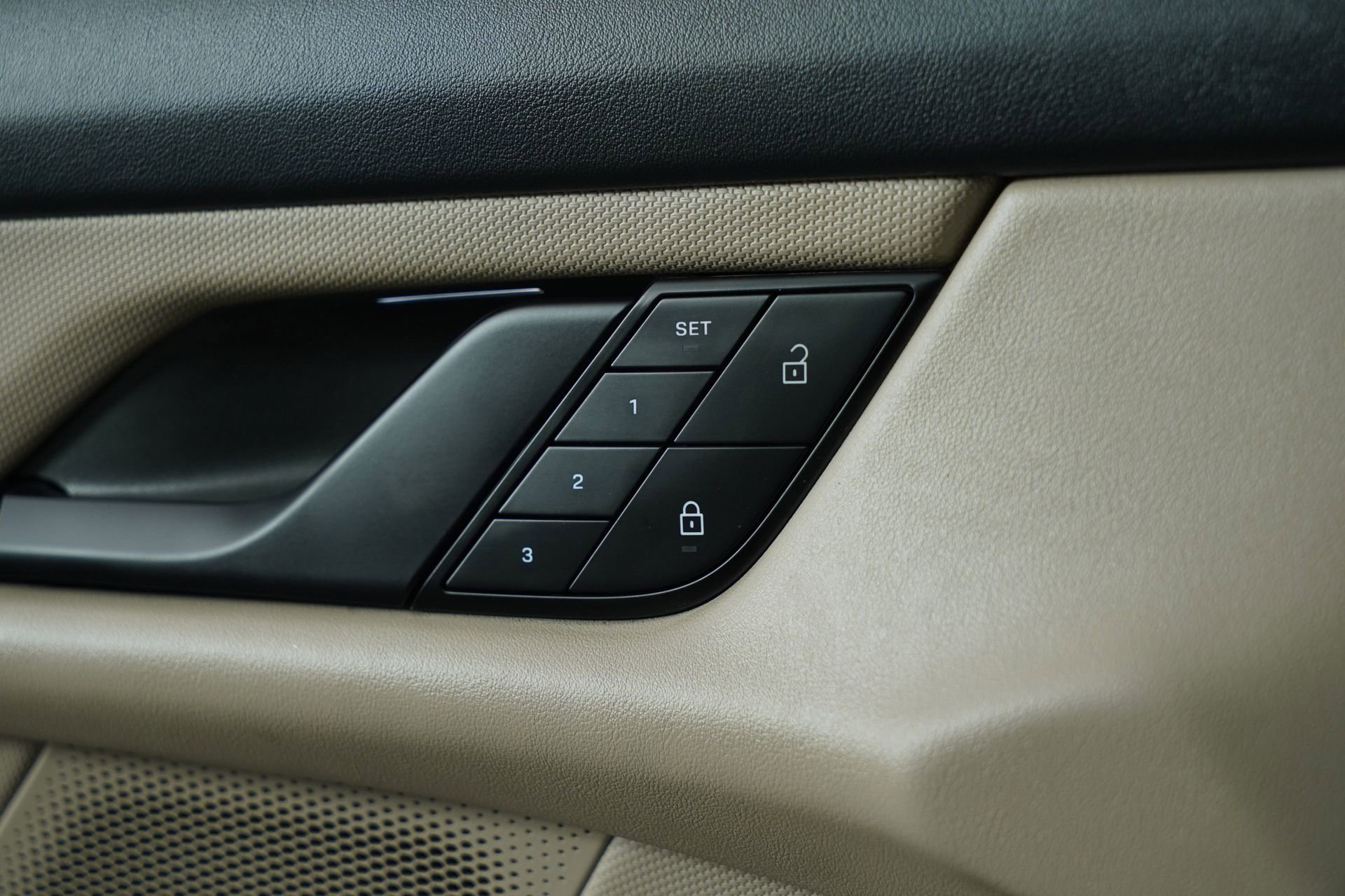 Used 2022 Porsche Taycan image 40