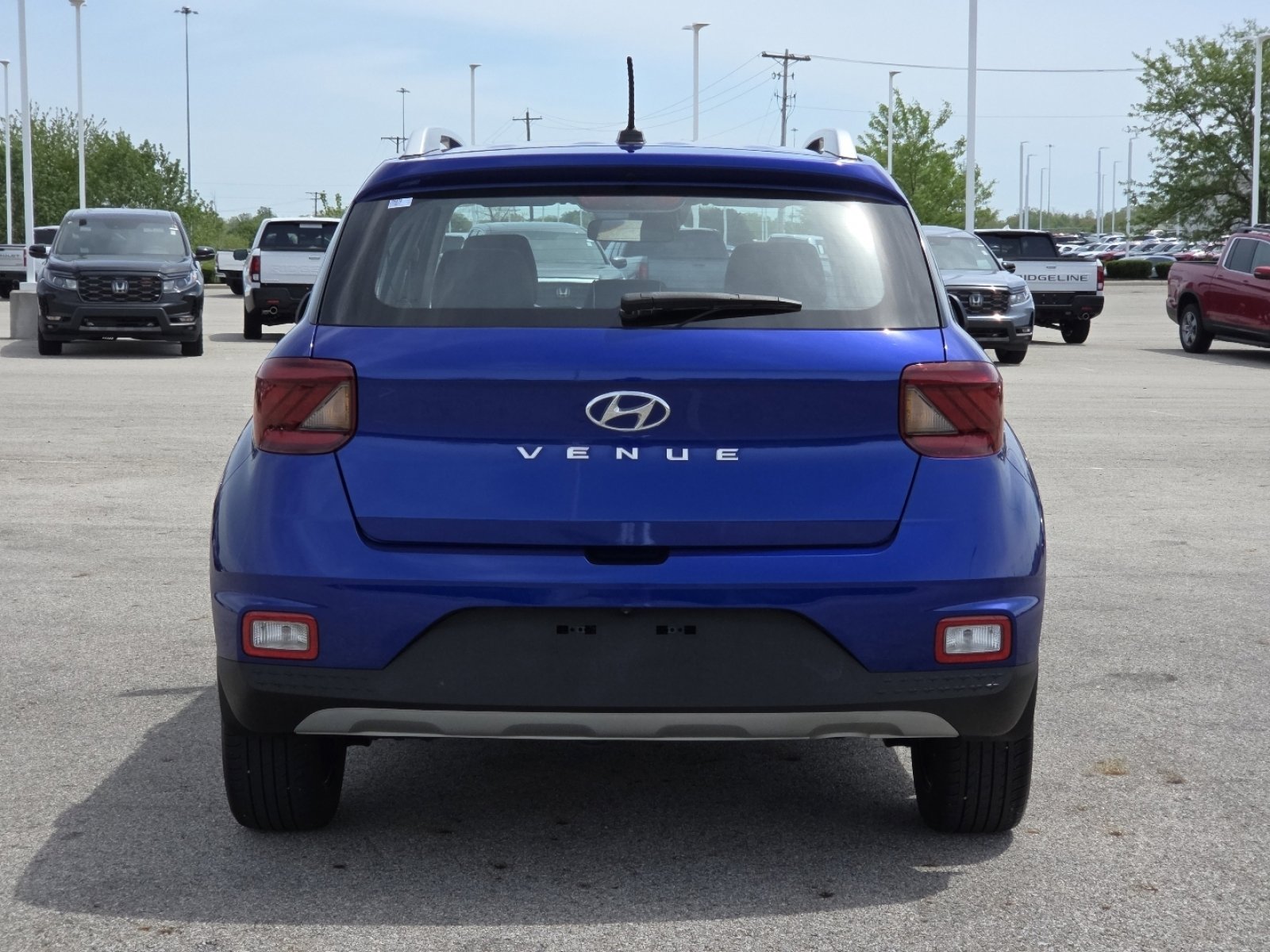 Used 2023 Hyundai Venue Limited FWD image 17
