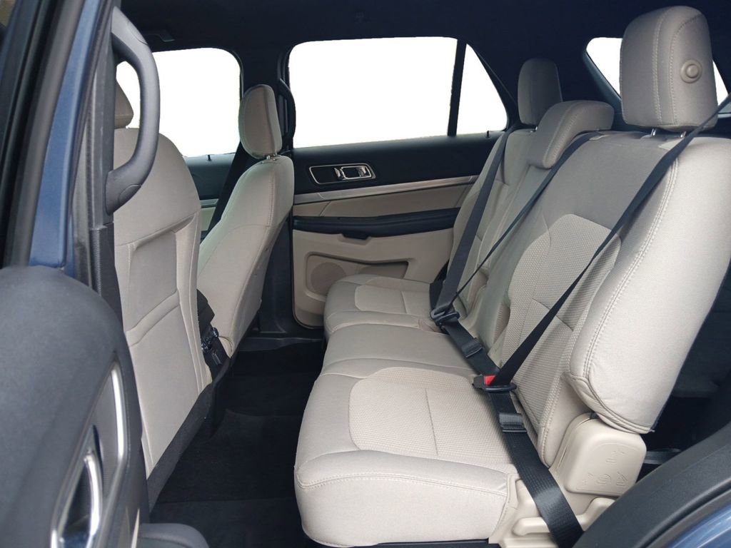 Used 2018 Ford Explorer XLT image 13