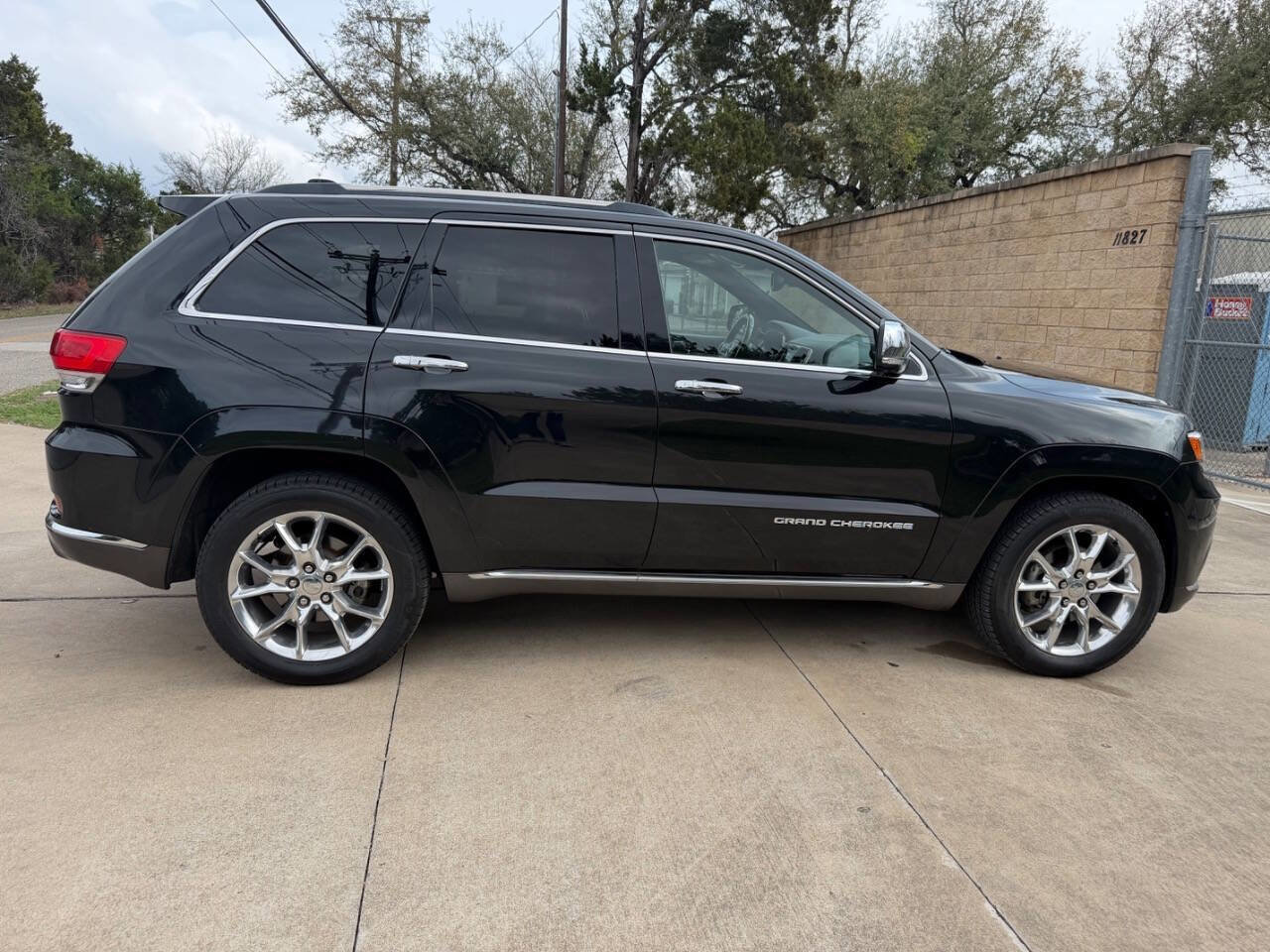 Used 2014 Jeep Grand Cherokee Summit AWD/4WD image 21