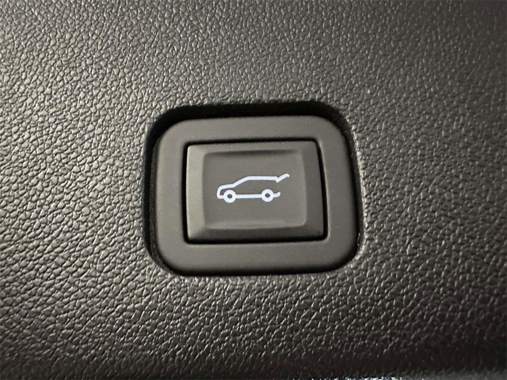 Certified 2024 Cadillac XT6 Luxury image 17