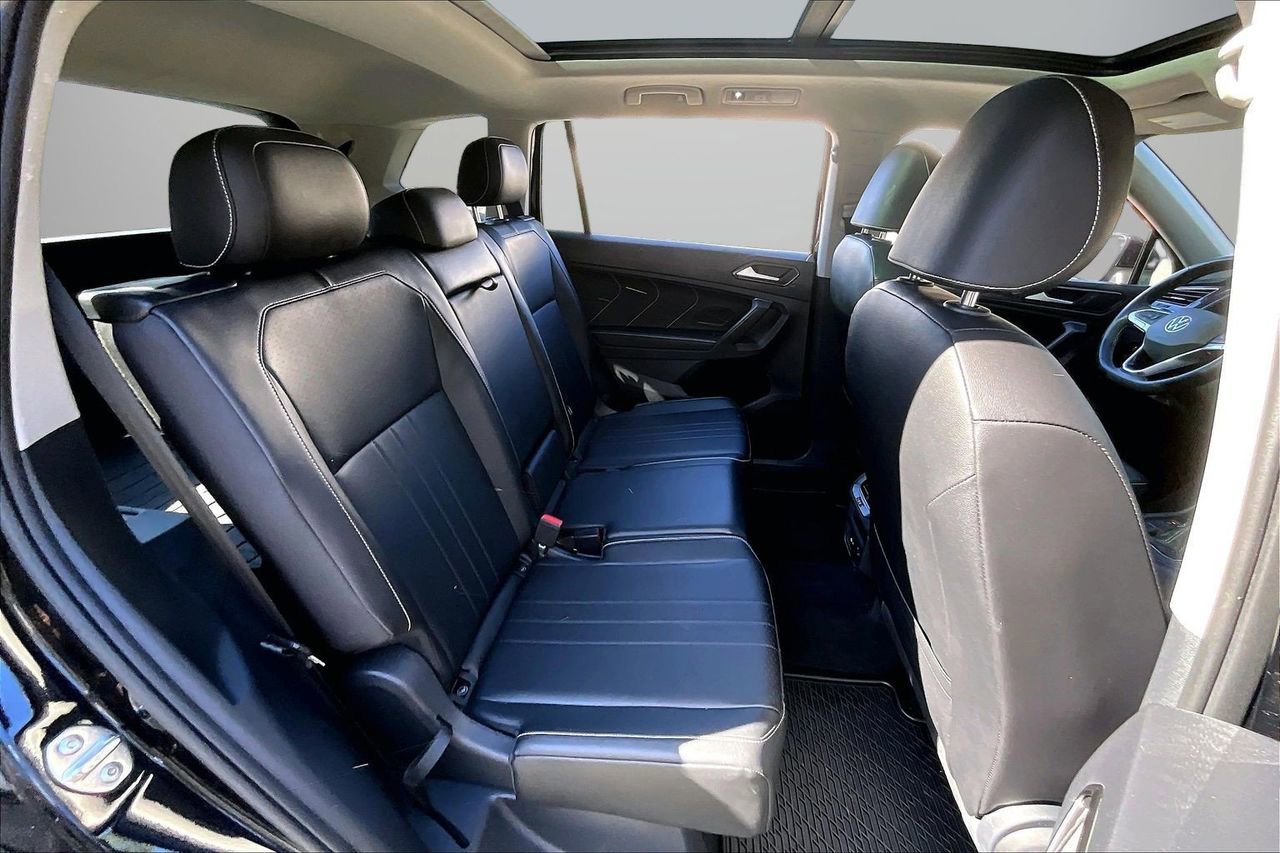 Used 2022 Volkswagen Tiguan SE w/ Panoramic Sunroof Package image 24