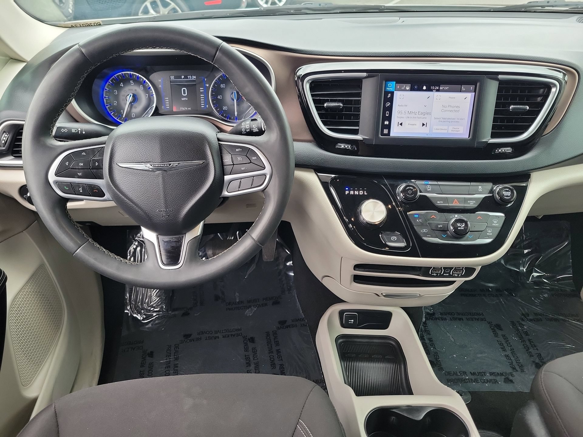 Certified 2023 Chrysler Voyager LX FWD image 4
