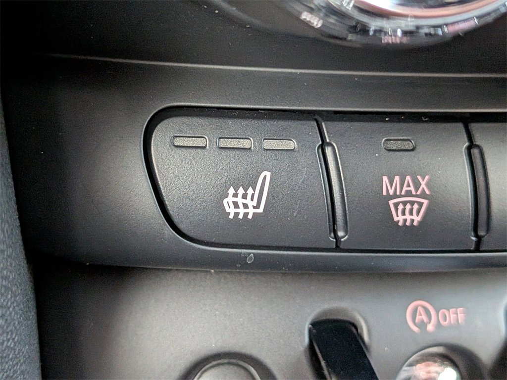 Used 2024 MINI Cooper Classic image 23