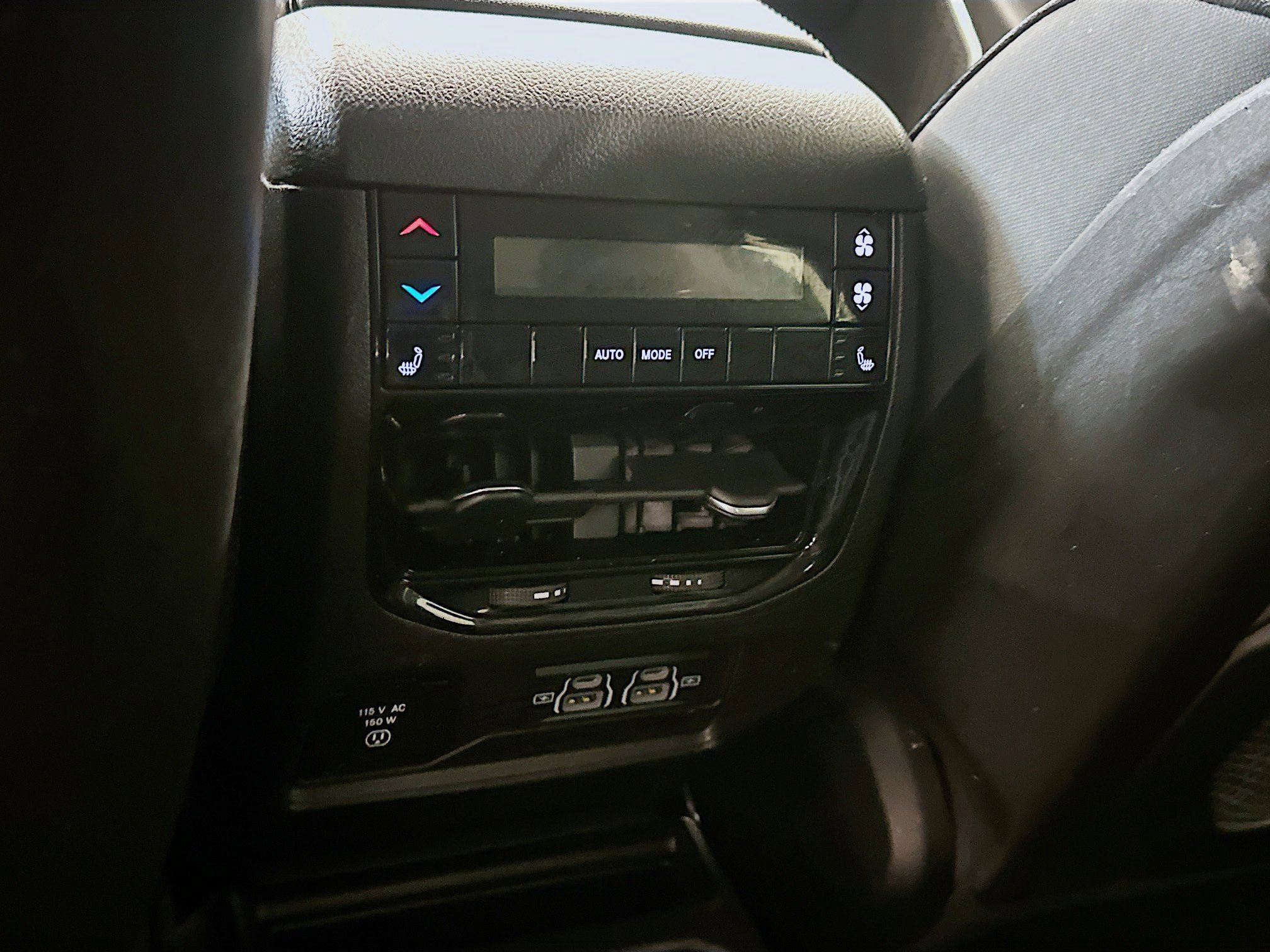 Used 2023 Jeep Grand Cherokee L Limited w/ Black Appearance Package image 29