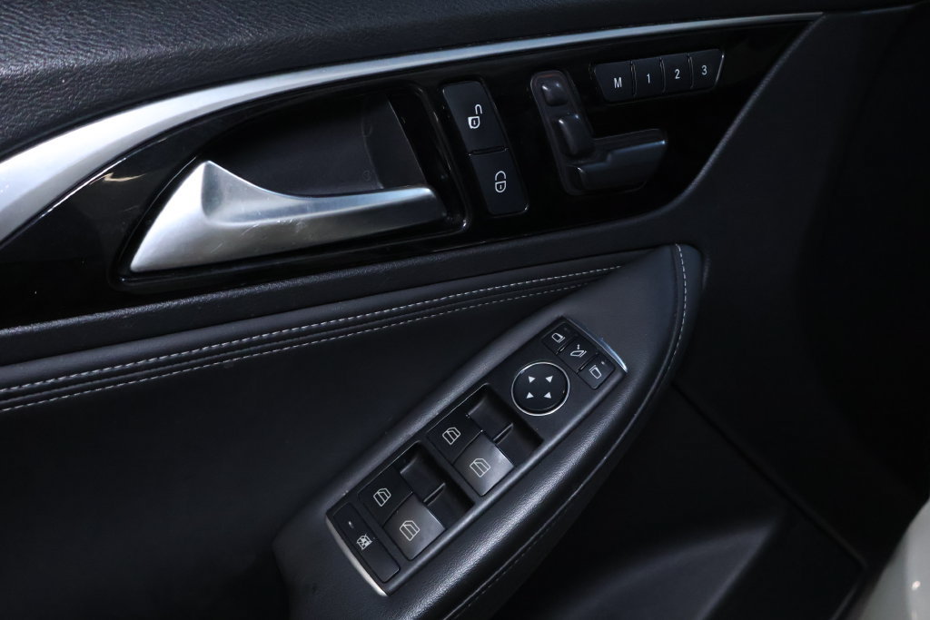 Used 2019 INFINITI QX30 AWD w/ Proassist Package image 14