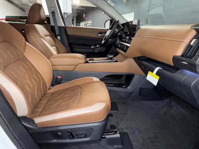 New 2026 Nissan Pathfinder Platinum image 11