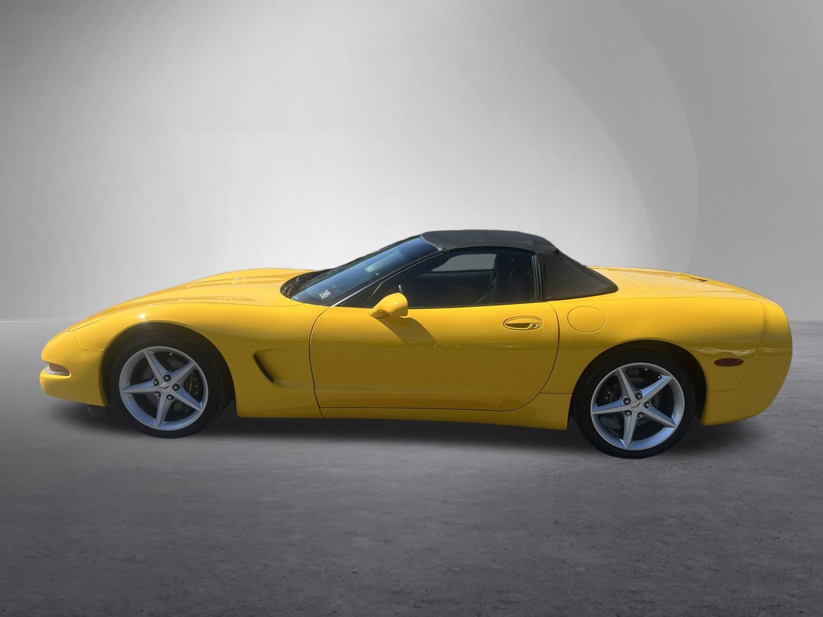 Used 2004 Chevrolet Corvette Convertible w/ Preferred Equipment Group RWD image 7