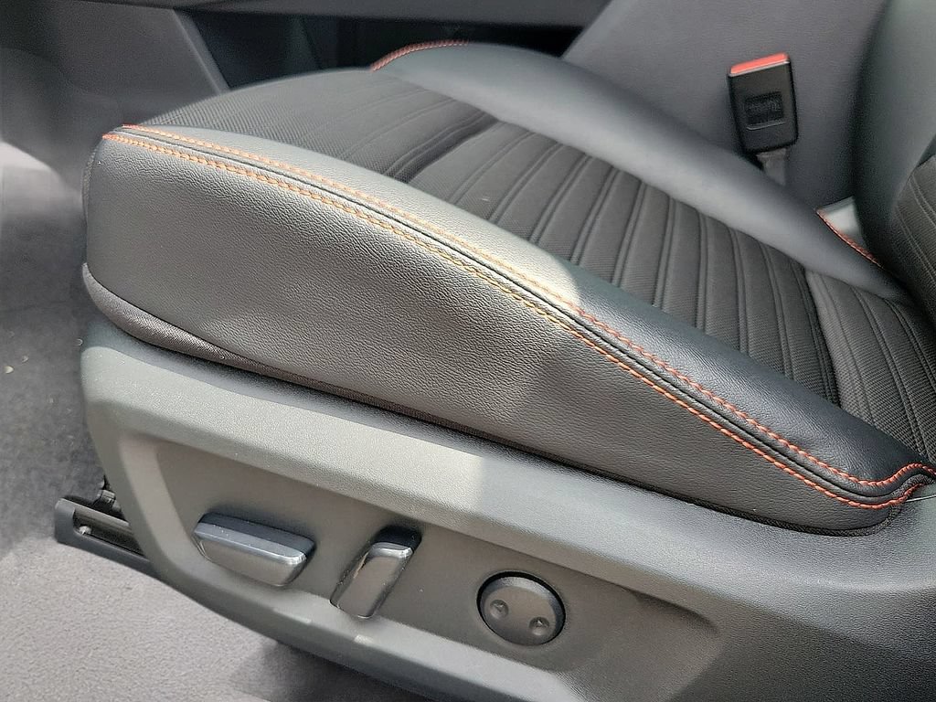 Used 2025 Nissan Rogue SV AWD/4WD image 12