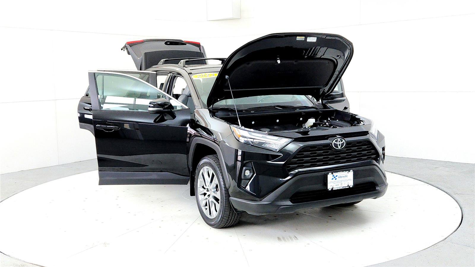 Used 2023 Toyota RAV4 XLE Premium image 9