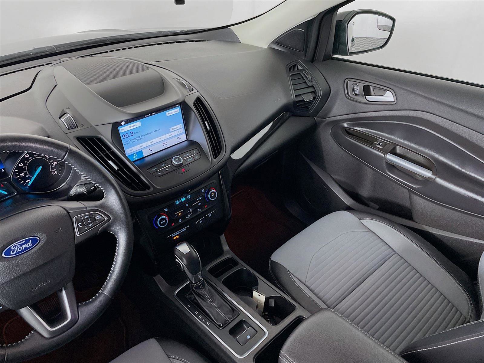 Used 2019 Ford Escape SE image 25