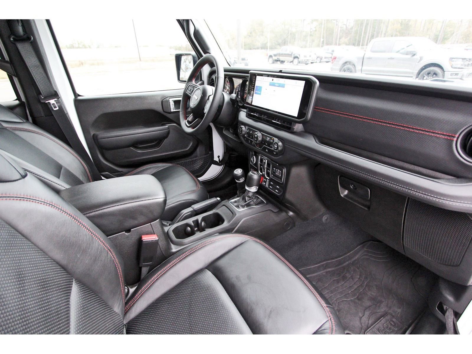 Used 2024 Jeep Gladiator Rubicon w/ Technology Group AWD/4WD image 27